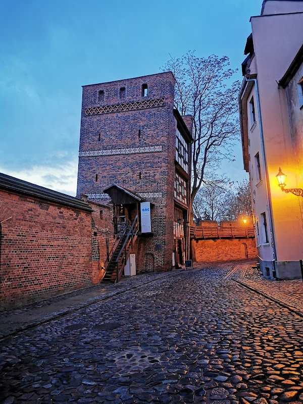 Krzywa Wieża