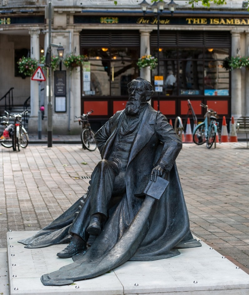 Charles Dickens Statue